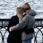 Un hombre vuelve a su ciudad para reencontrarse con su pareja y decide regalarle una cancion personalizada